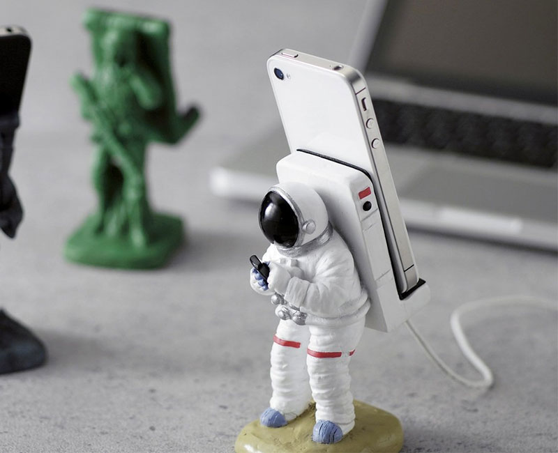Astronaut Smartphone Mount 1