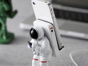 Astronaut Smartphone Mount | Million Dollar Gift Ideas
