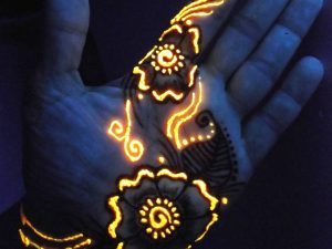Glow In The Dark Henna Kit | Million Dollar Gift Ideas