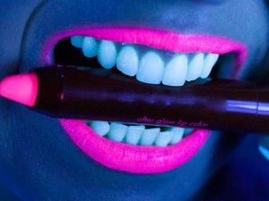 Glow In The Dark Lipstick | Million Dollar Gift Ideas