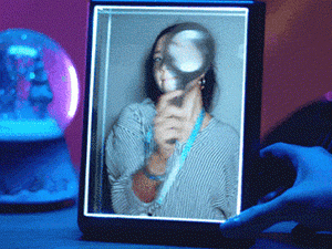 Looking Glass Holographic Portrait 1
