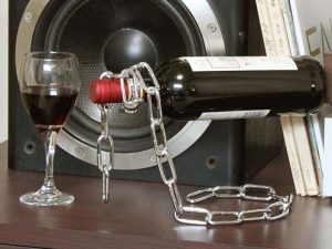 Metal Chain Wine Stand 1