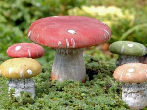 Mushroom Table And Stools | Million Dollar Gift Ideas