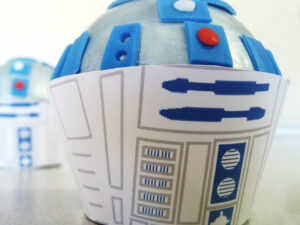 R2-D2 Cupcake Topper | Million Dollar Gift Ideas