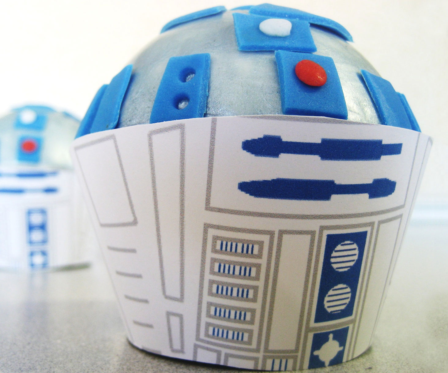 R2-D2 Cupcake Topper