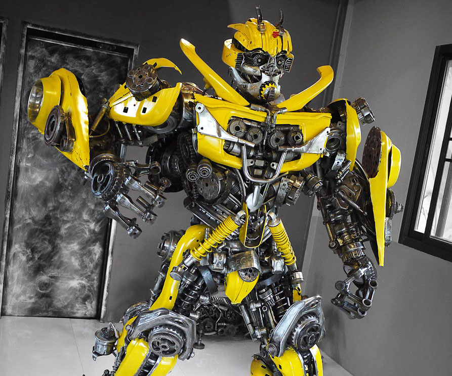 Recycled Metal Bumblebee Statue 1