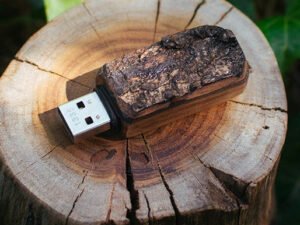 Solid Oak USB Flash Drive | Million Dollar Gift Ideas
