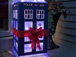 TARDIS Light Up Lawn Decoration | Million Dollar Gift Ideas