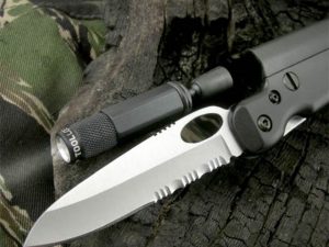 Tactical Flashlight Knife 1