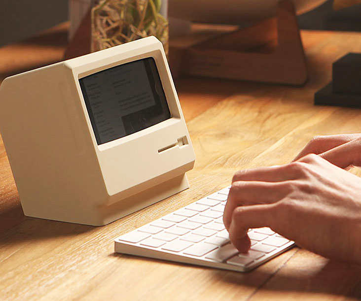 Vintage Macintosh iPhone Stand