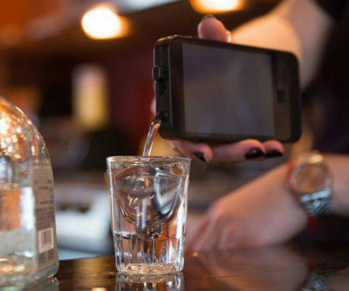 Iphone Shaped Flask 1